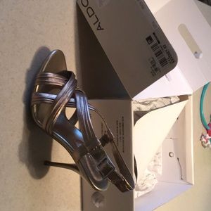 Aldo Kaveney-82 Gold Heels